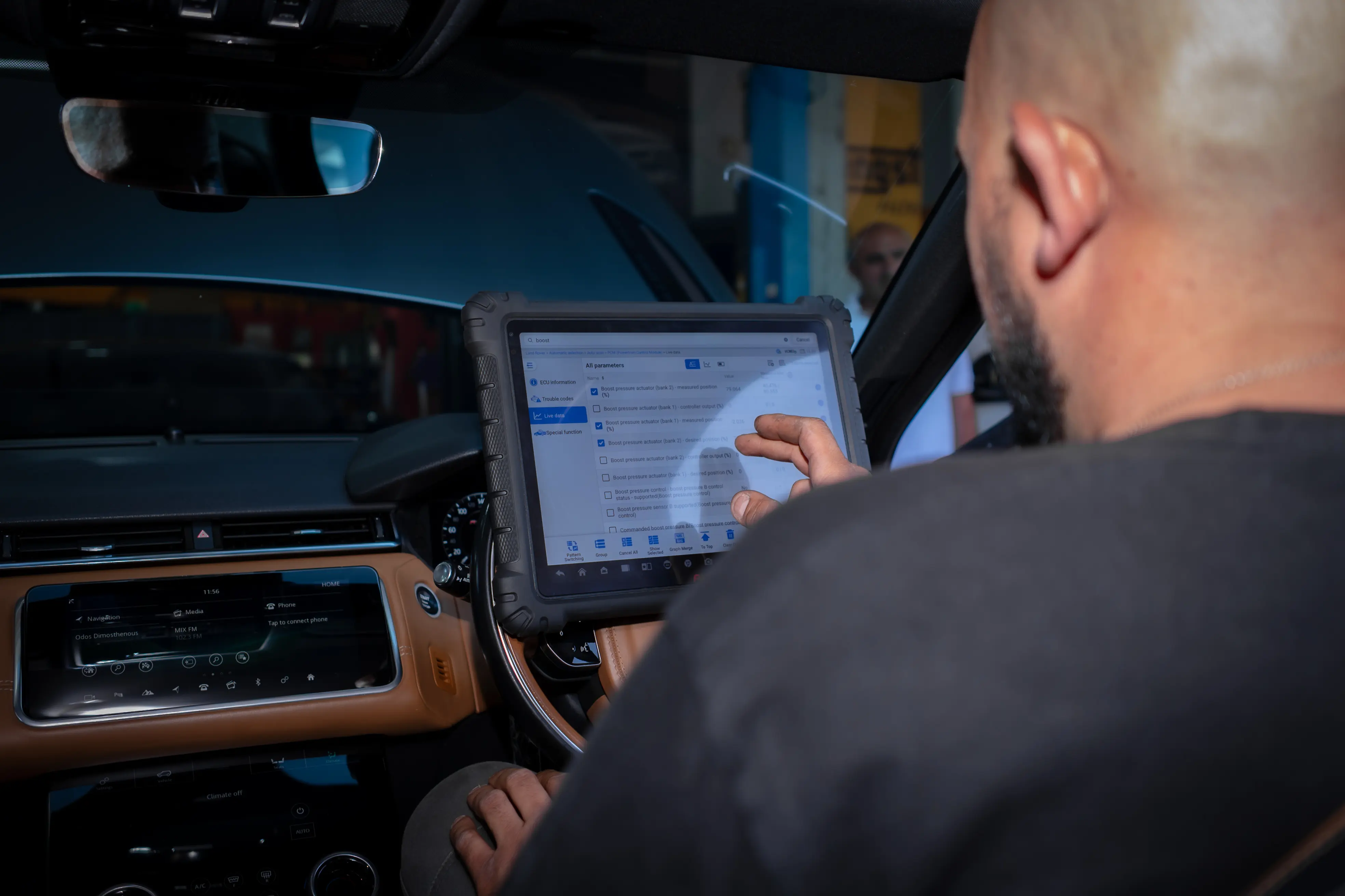Diagnostic equipment and inspection work for vehicle fault finding