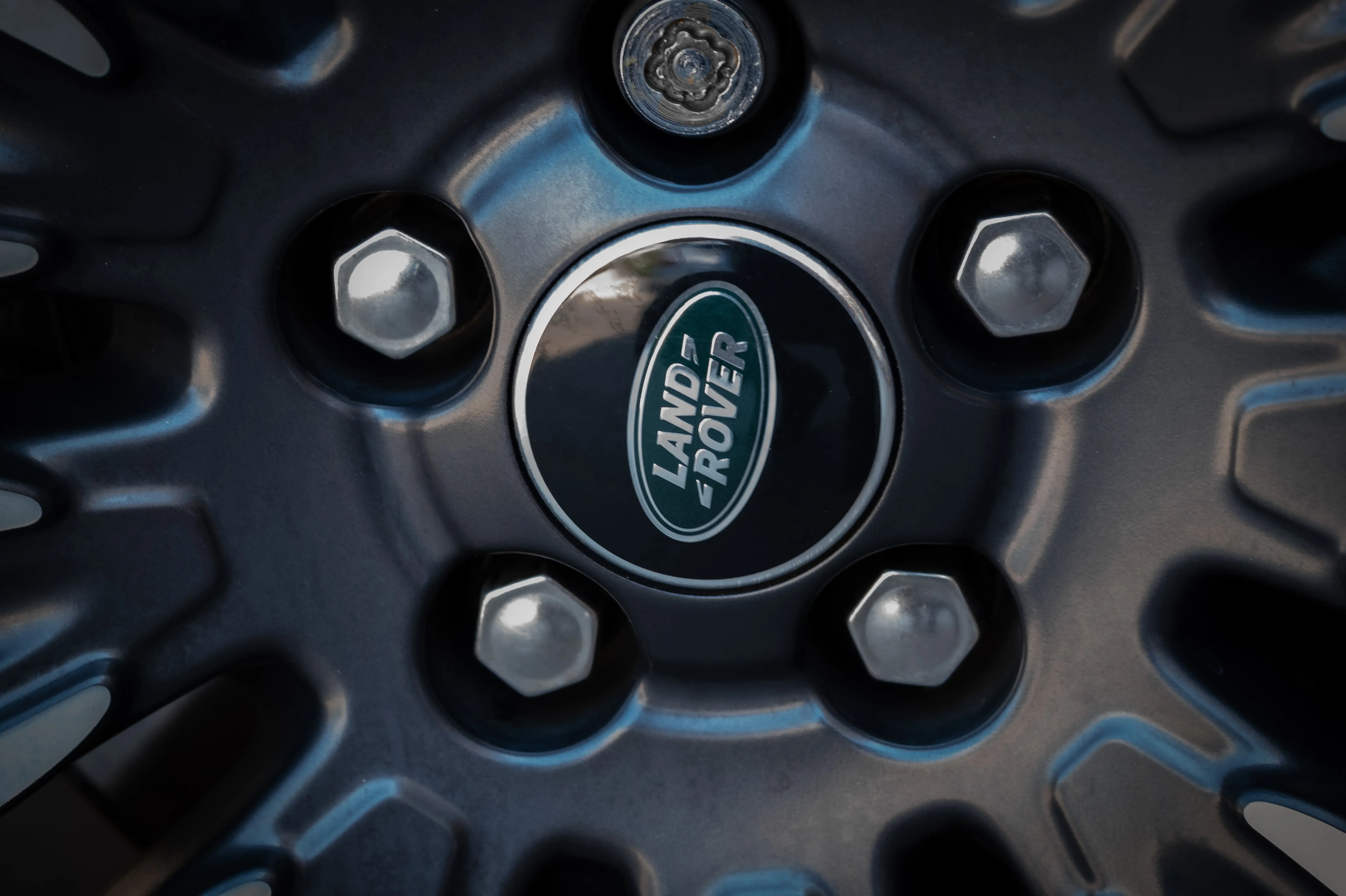 Land Rover wheel and brake area inspected during workshop service